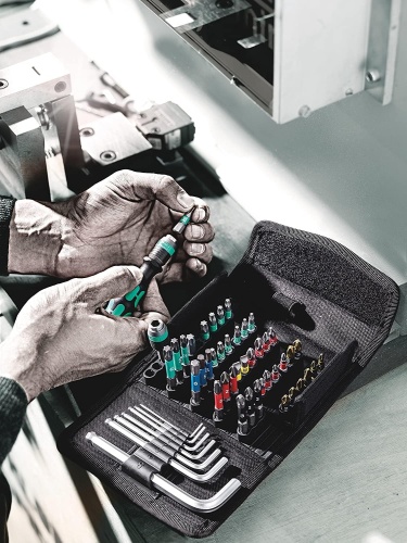Отвертка с набором сменных насадок WERA Kraftform Kompakt 100 we-057460 фото 5 Отвертка с набором сменных насадок WERA Kraftform Kompakt 100 we-057460 фото 5